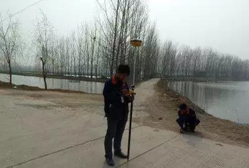 RTK測量我們用網(wǎng)絡/cors還是用電臺?要根據(jù)實際情況