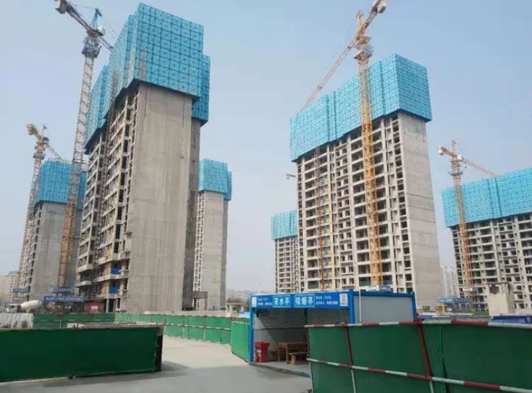 小區(qū)建筑工地測(cè)量現(xiàn)場(chǎng) 小區(qū)建筑工地測(cè)量現(xiàn)場(chǎng)